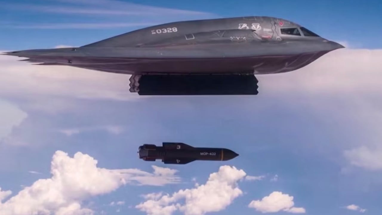 Foto - Müttefikler sattı, ABD "görünmez" kaleleri tek başına vurdu! Hürmüz Boğazı’nda 2.2 tonluk "sığınak delici" dehşeti