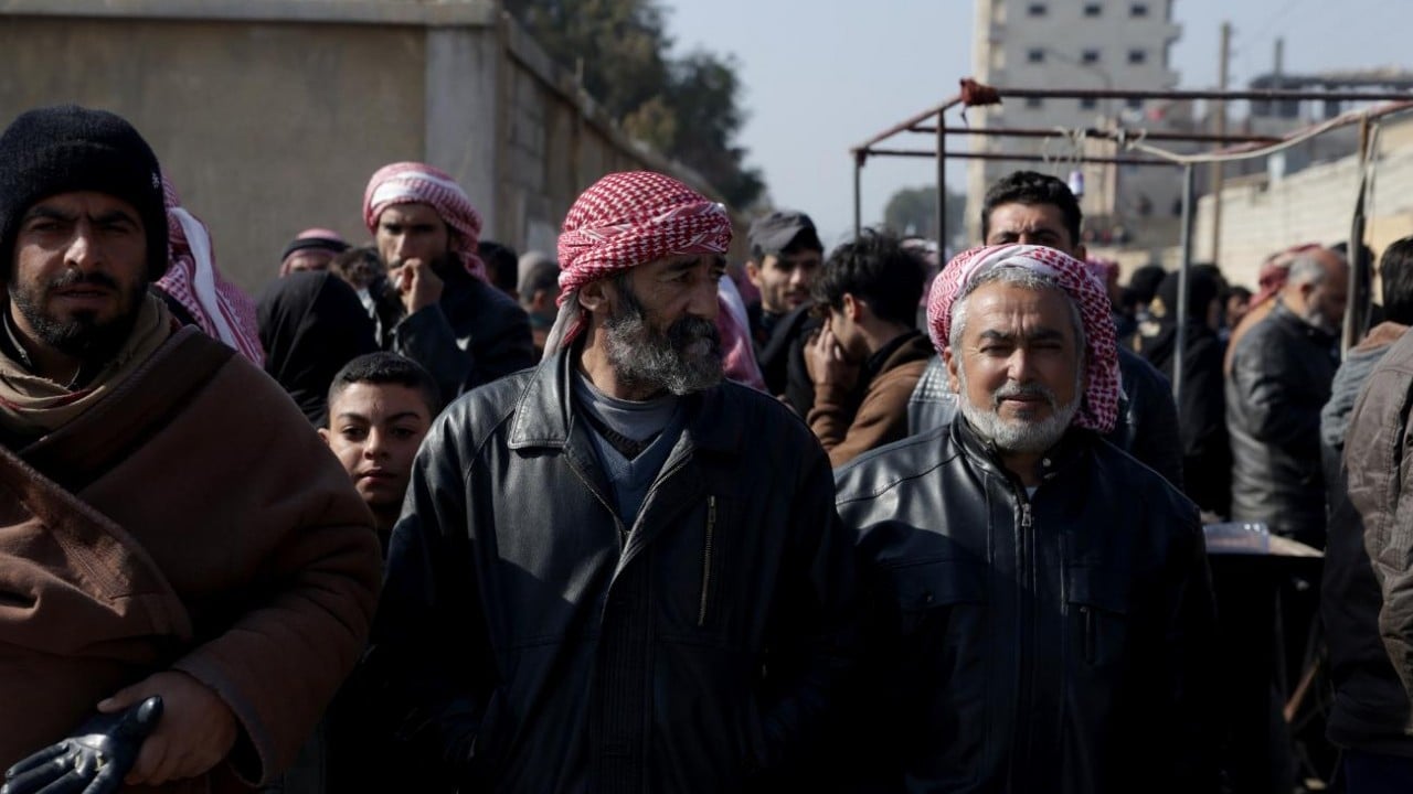 Foto - Namaz kılmak, Suriye bayrağı sallamak ve daha neler neler! İşte YPG’nin suç saydığı eylemler