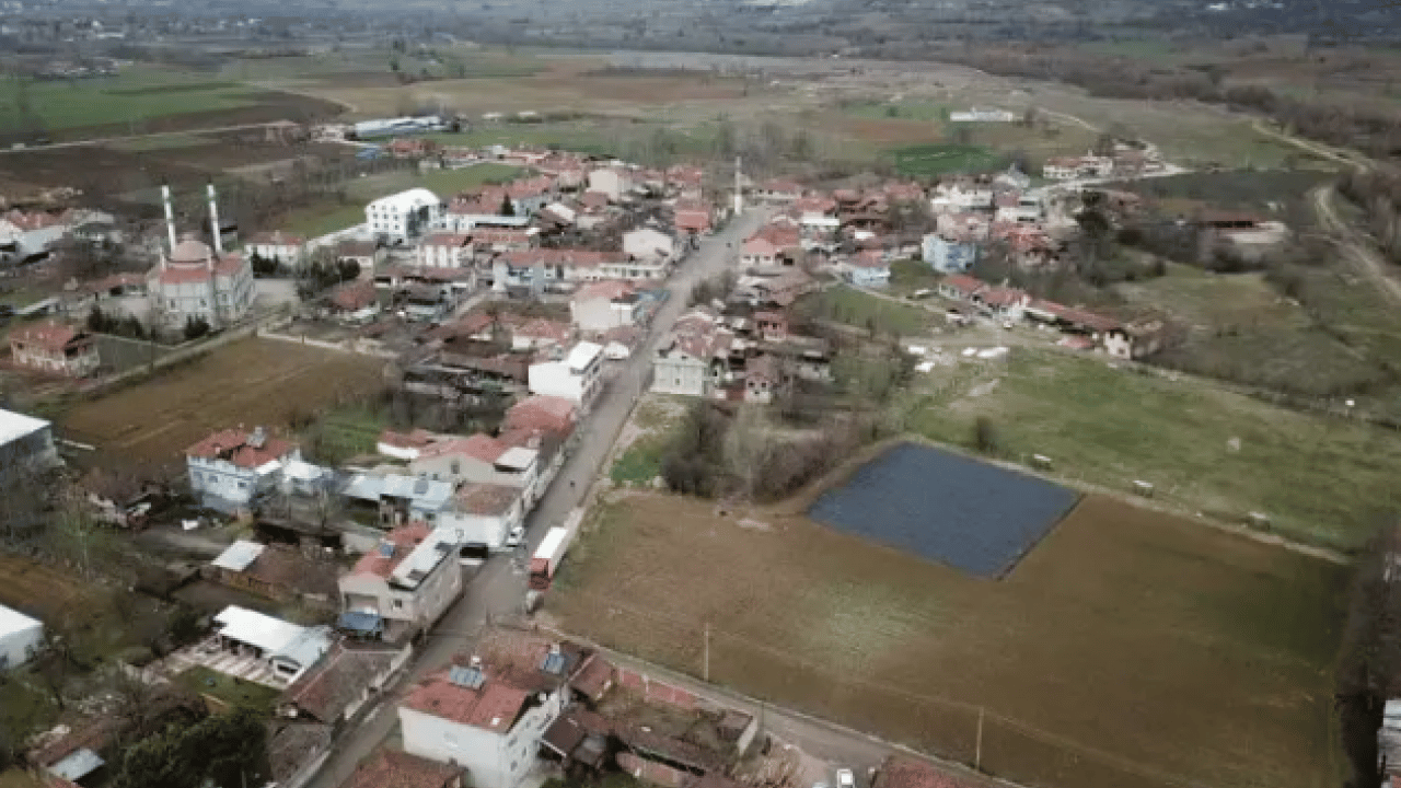 Foto - Namaza gelenler şok oldu! Minareyi gören camiyi arıyor!
