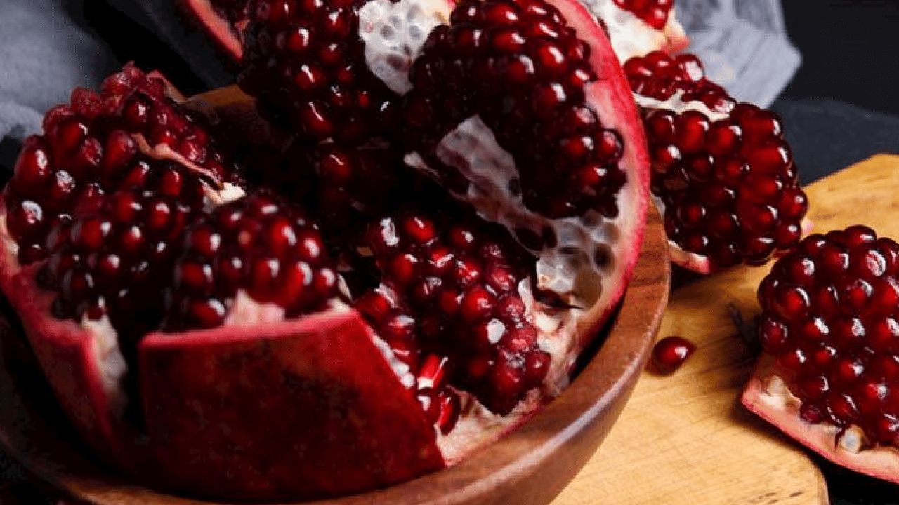 Foto - Nar kalp sağlığını destekleyen en iyi besin! 1 kaşık katmak yetiyor! Nar suyu: Çamaşır suyu gibi temizliyor