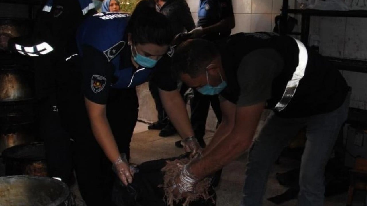 Nasıl mideniz var sizin! Et depolarına yapılan baskında dehşete düşüren görüntü