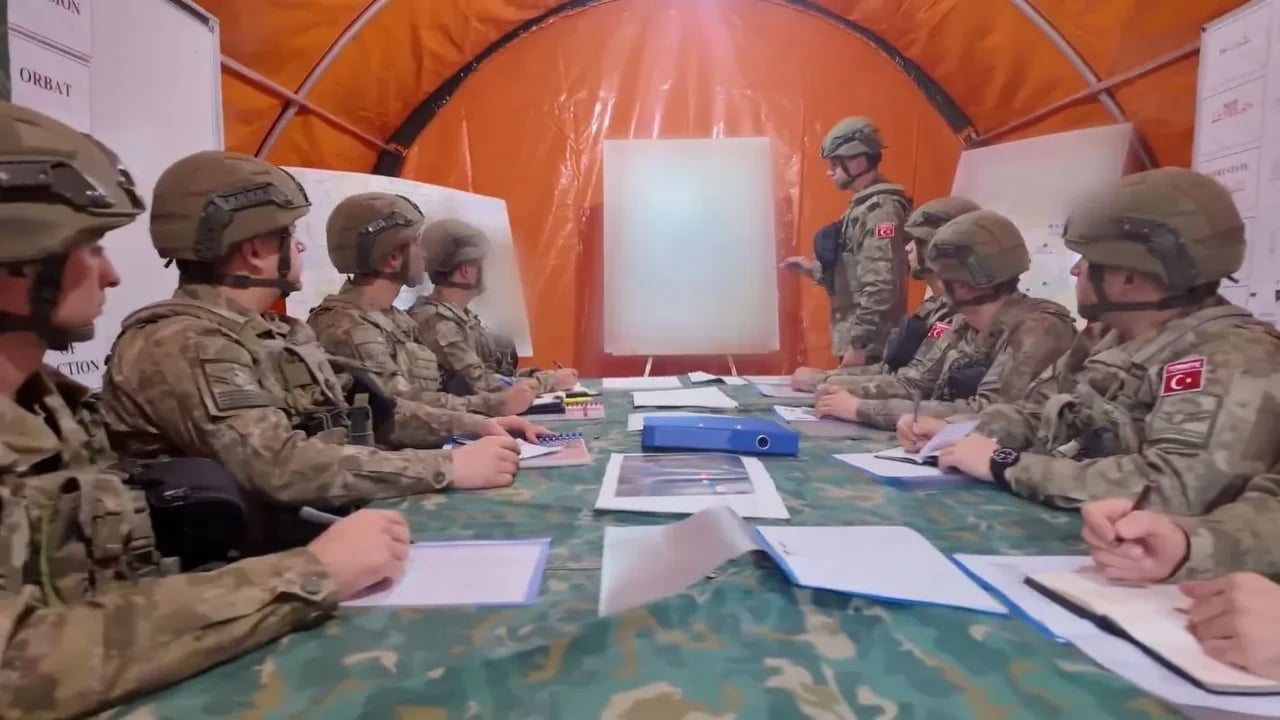 Foto - "Nasıl savaşacaksak öyle hazırlanırız" dedik, Türk’ün gücünü bütün dünyaya gösterdik! NATO paylaştı, Mehmetçik Avrupa’nın aklını aldı