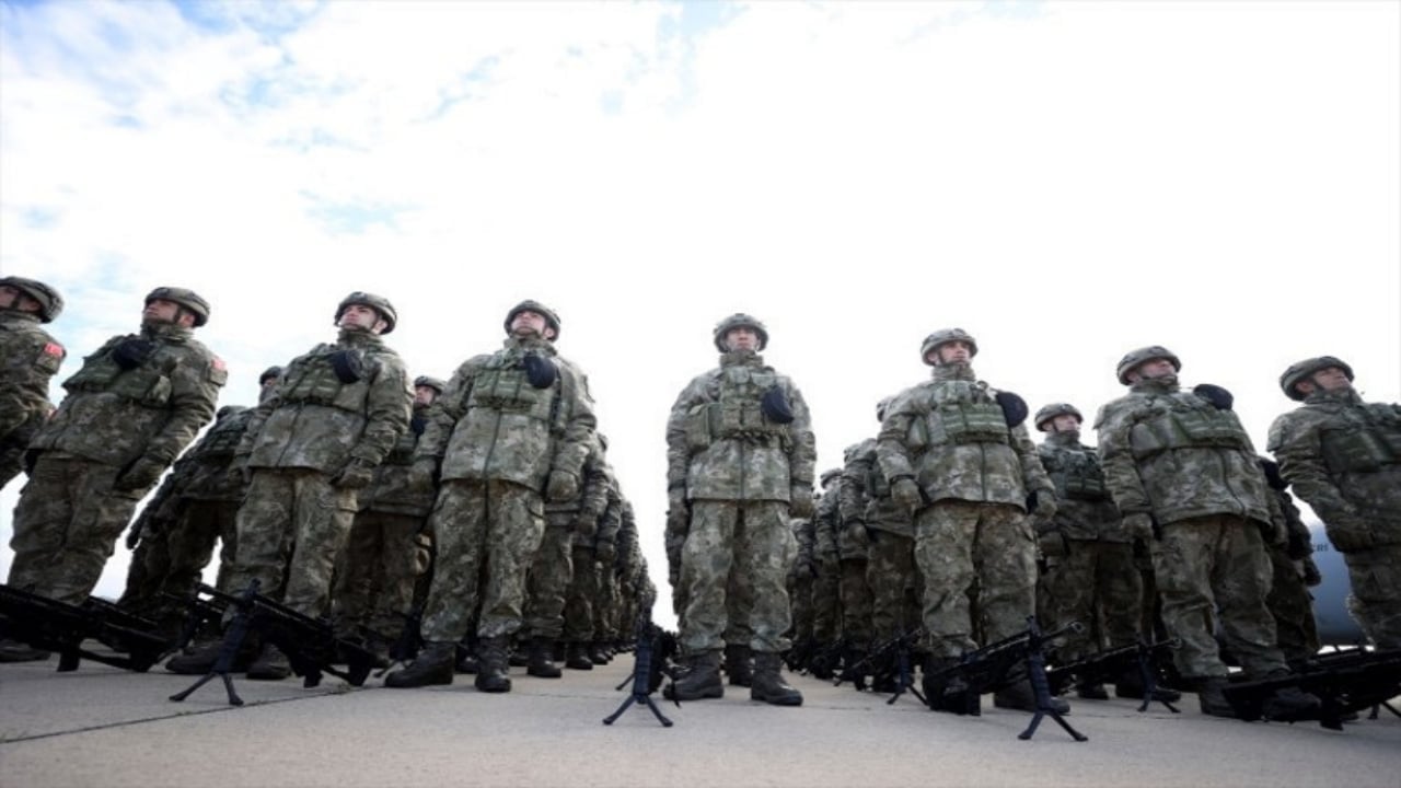 Foto - "Nasıl savaşacaksak öyle hazırlanırız" dedik, Türk’ün gücünü bütün dünyaya gösterdik! NATO paylaştı, Mehmetçik Avrupa’nın aklını aldı
