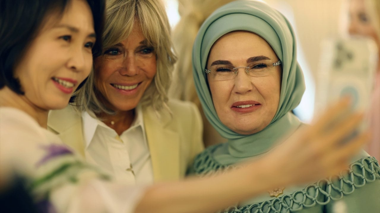 Foto - NATO davetinde büyük sürpriz! Şarkı söylemek için sahneye çıkan isim herkesi şaşırttı