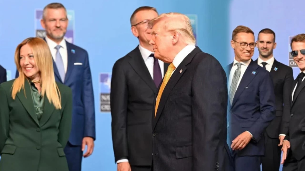 Foto - NATO Zirvesi'ne bu anlar damga vurdu! Mehterden Trump'a renkli kareler