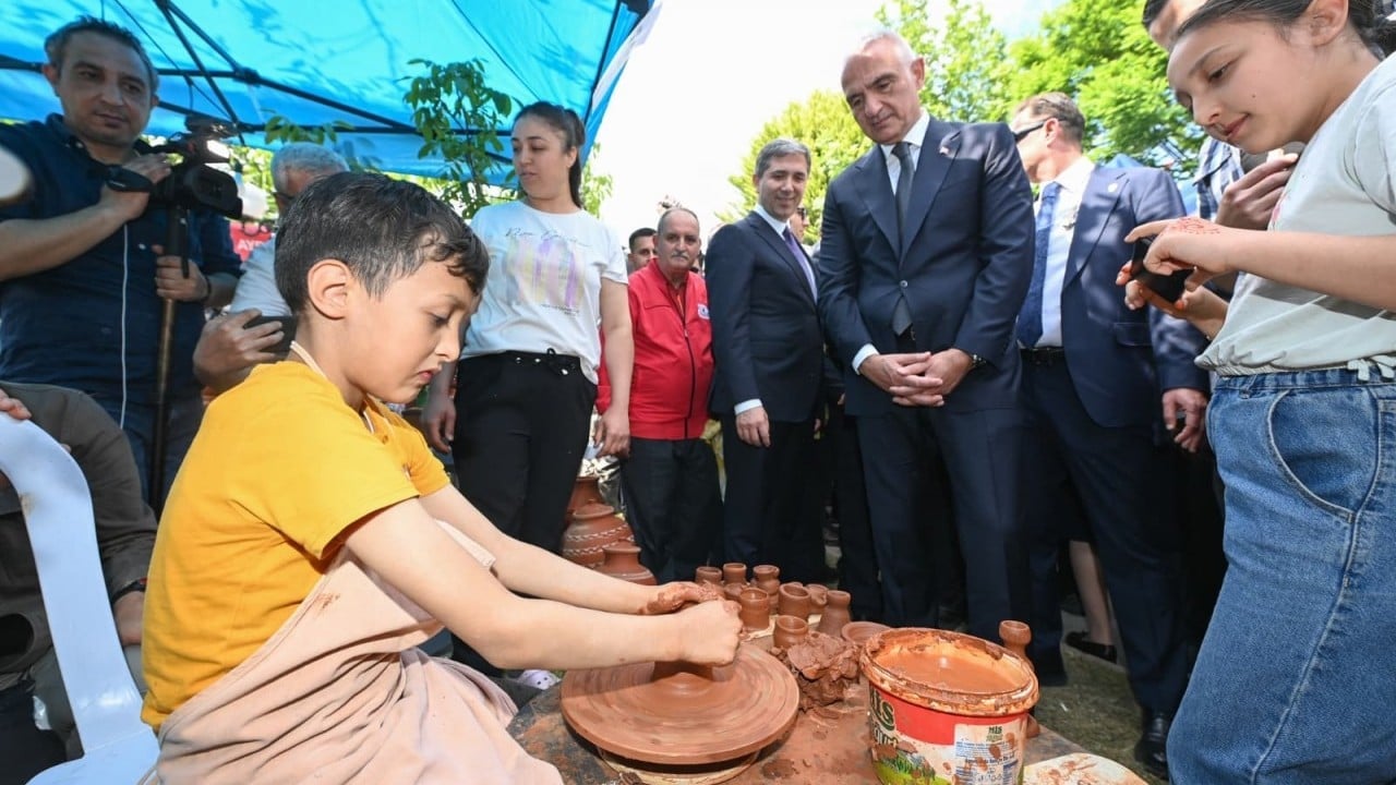 Foto - Nazilli'de festival heyecanı: Bakan Ersoy üreticiler ve sanatkârlarla bir araya geldi...