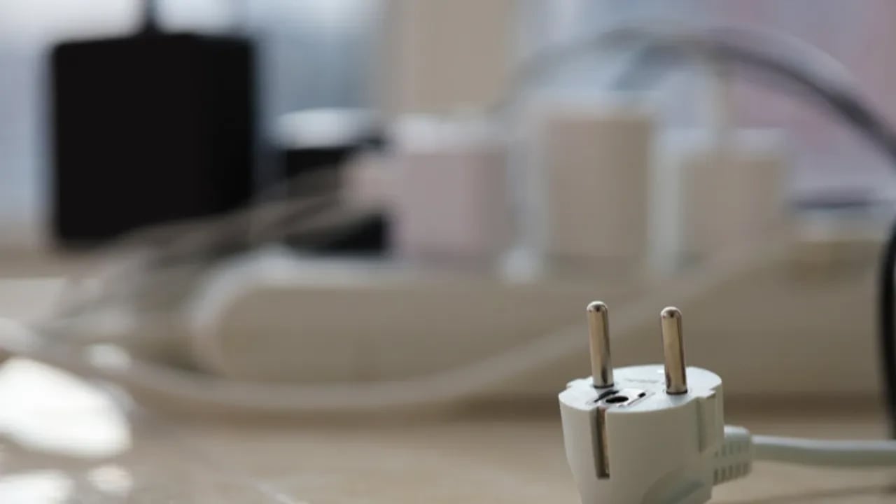  Ne buzdolabı ne çamaşır makinesi ne şarj cihazları! Bakın şimşekli havada hangi alet risk: Asılsız değil diyerek açıkladı!