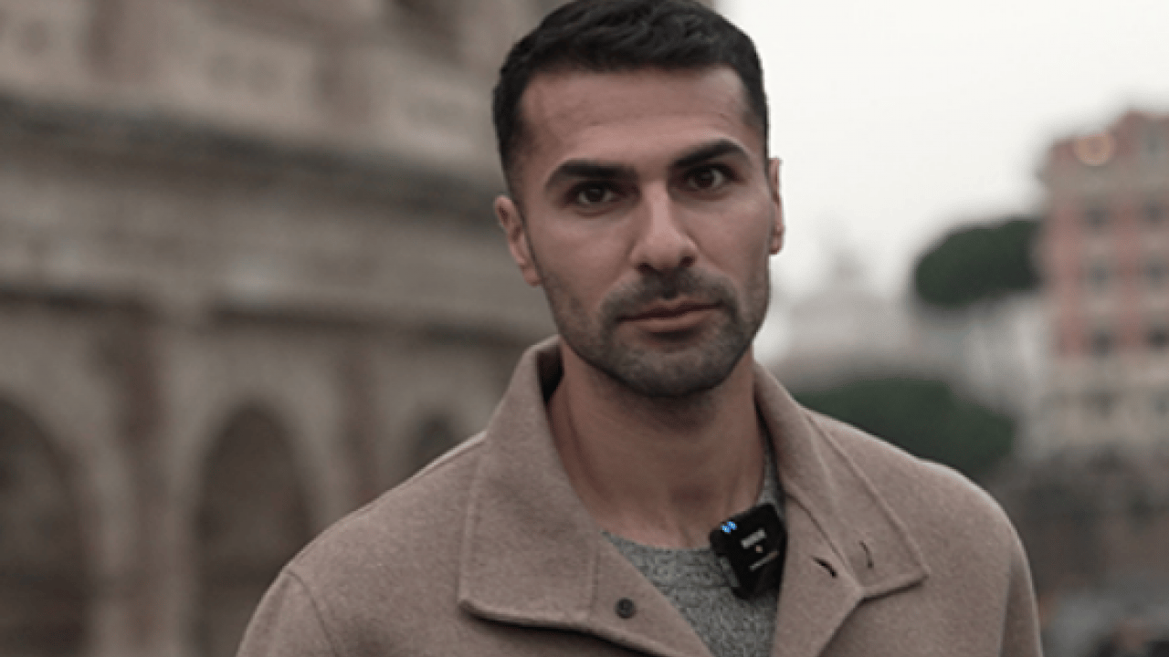 Ne diyeceği merak ediliyordu ve süper atak başladı!