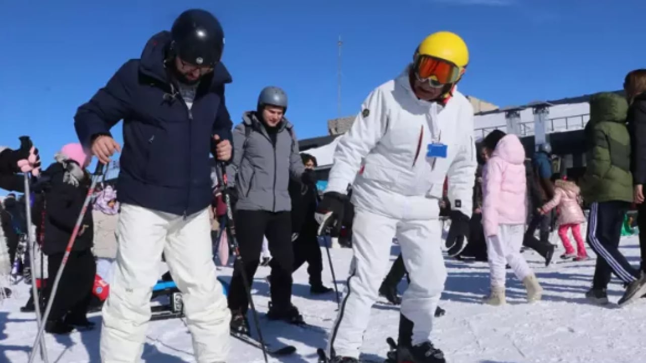 Foto - Ne doktor gördü ne eczane; sırrı Erciyes’te saklı! Efsane hoca binlerce kişiye kayak öğretti