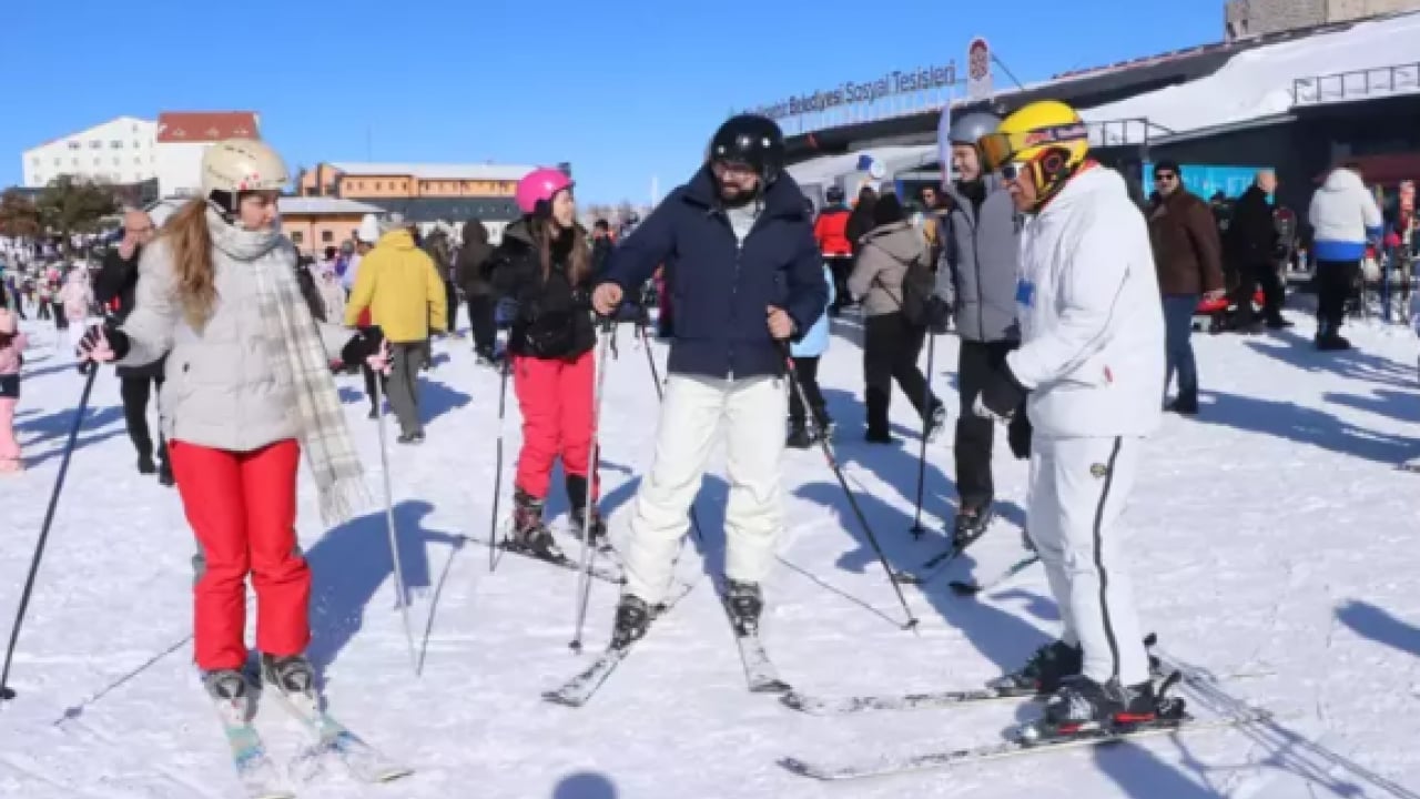 Foto - Ne doktor gördü ne eczane; sırrı Erciyes’te saklı! Efsane hoca binlerce kişiye kayak öğretti