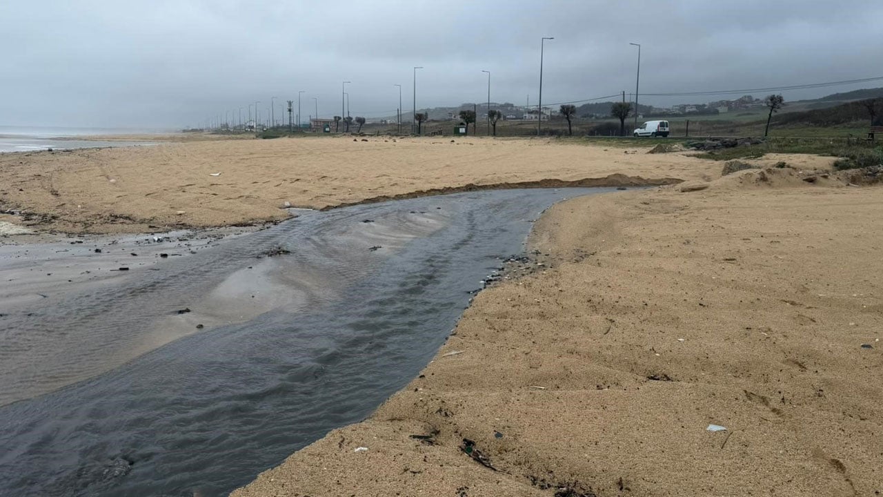 Foto - Ne insan, ne çevre, ne deniz, ne sahiller umurlarında! İSKİ İstanbul’u göz göre göre katlediyor