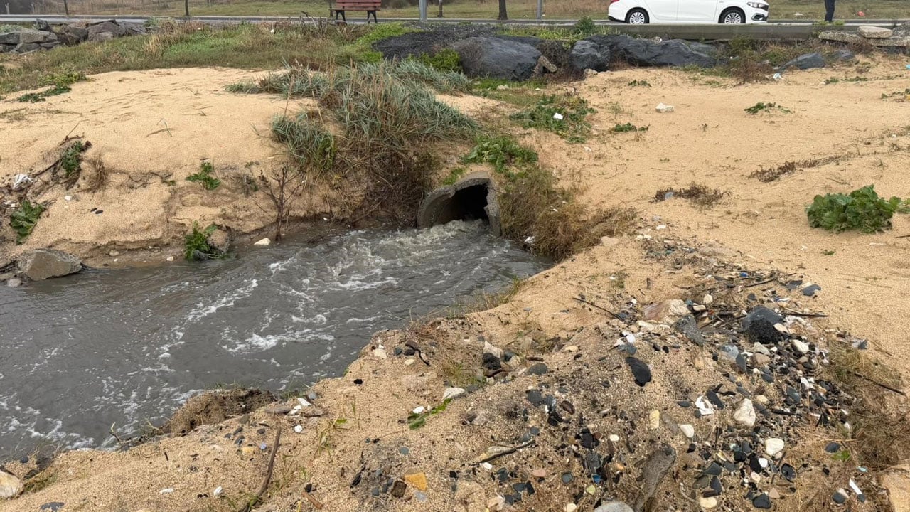 Foto - Ne insan, ne çevre, ne deniz, ne sahiller umurlarında! İSKİ İstanbul’u göz göre göre katlediyor