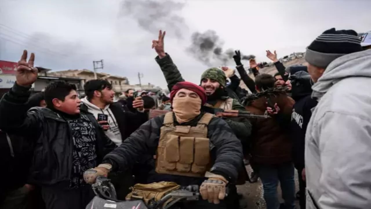 Foto - Ne olduysa 44 saatte oldu! Herkes Şara’yı konuşuyor ama, Suriye’de PKK’yı silen adam bakın kim çıktı?