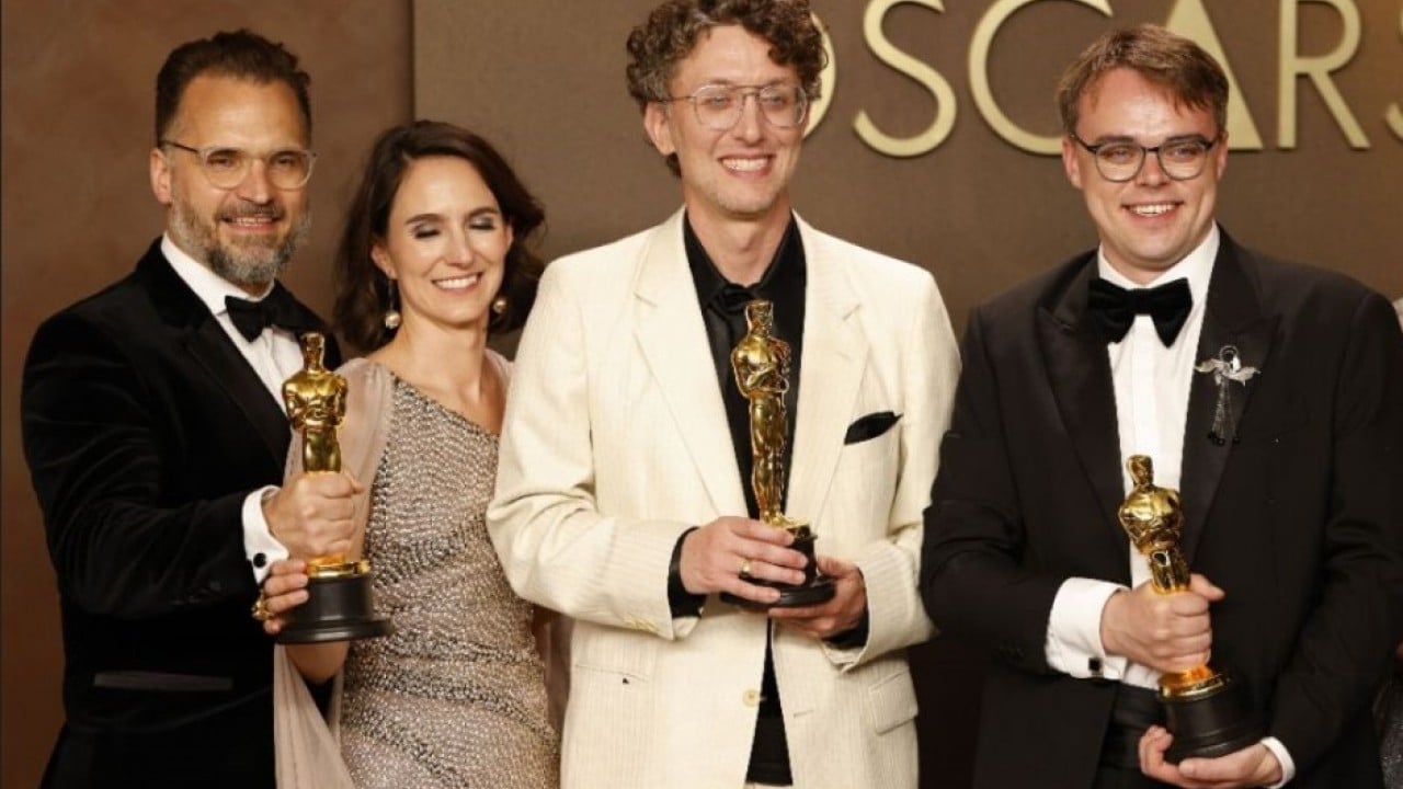 Foto - Ne olduysa havalimanında oldu! Ünlü yönetmenin Oscar ödülü kayboldu 