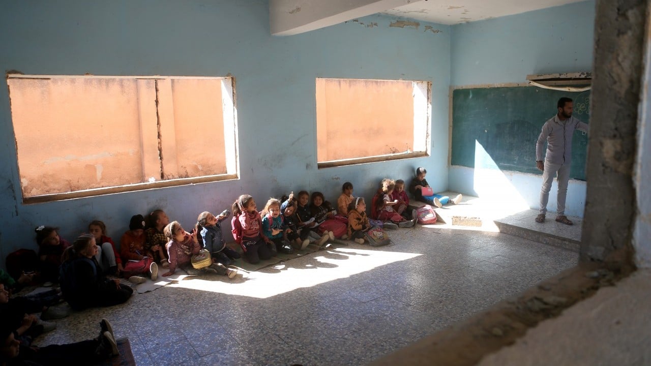 Foto - Ne sıra var ne tahta: İdlib’de çocuklar soğuk zeminde eğitim görüyor