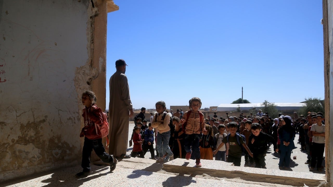 Foto - Ne sıra var ne tahta: İdlib’de çocuklar soğuk zeminde eğitim görüyor