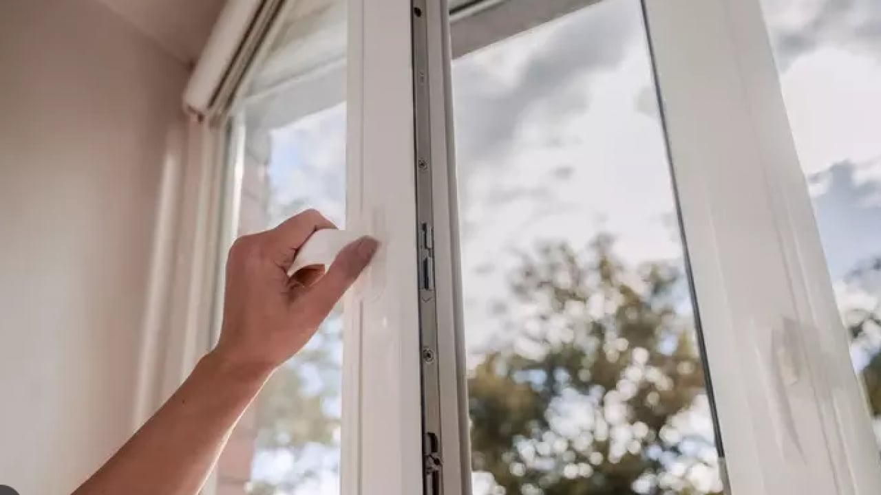 Foto - İşte evdeki kokuyu geçirmenin basit yolu: İki yemek kaşığı koyun yeter!