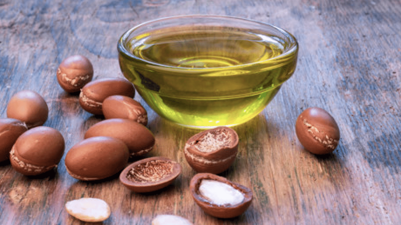 Foto - Ne yaparsak yapalım saçları lastik gibi uzatan 3 yağ bu! Bir tel dökülmeyecek! Süreniz 30 dk.