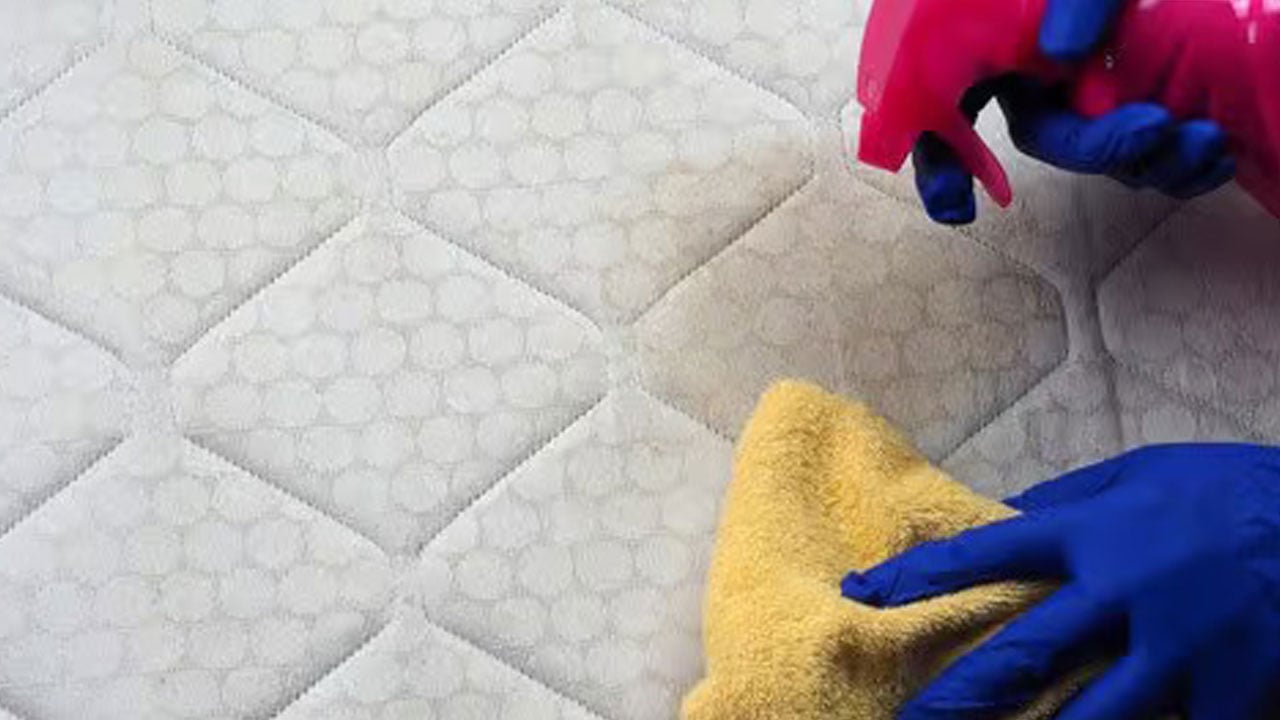 Foto - Ne yapsanız da temizlenmiyor mu? İşte sararan yatakları pırıl pırıl yapacak o yöntem