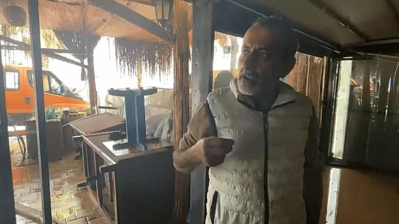 Foto - Nedir bu İzmirlinin çektiği! Esnaf koruyor CHP'li belediye bakıyor