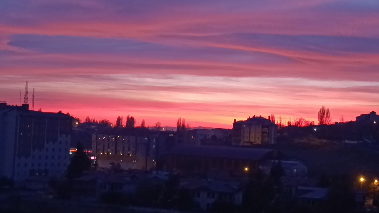 Foto - Nefes kesen manzara! Gün batımının kızılı şehri masal diyarına dönüştürdü