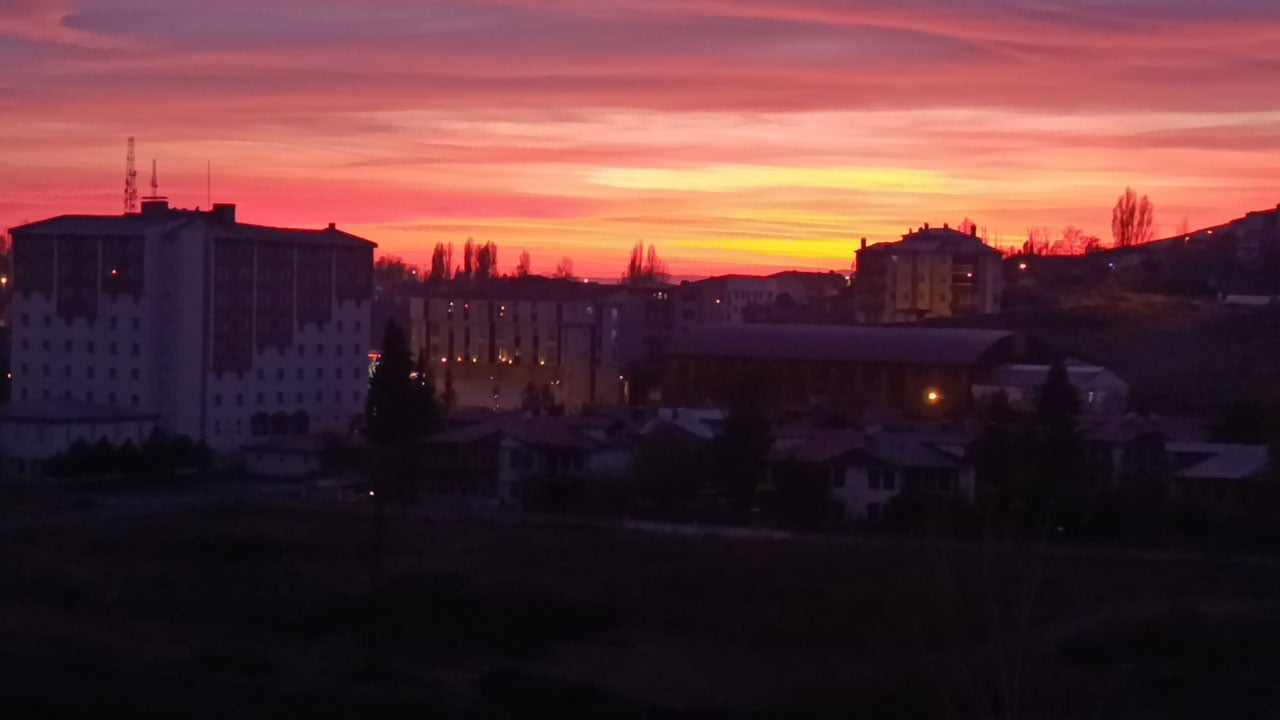 Foto - Nefes kesen manzara! Gün batımının kızılı şehri masal diyarına dönüştürdü