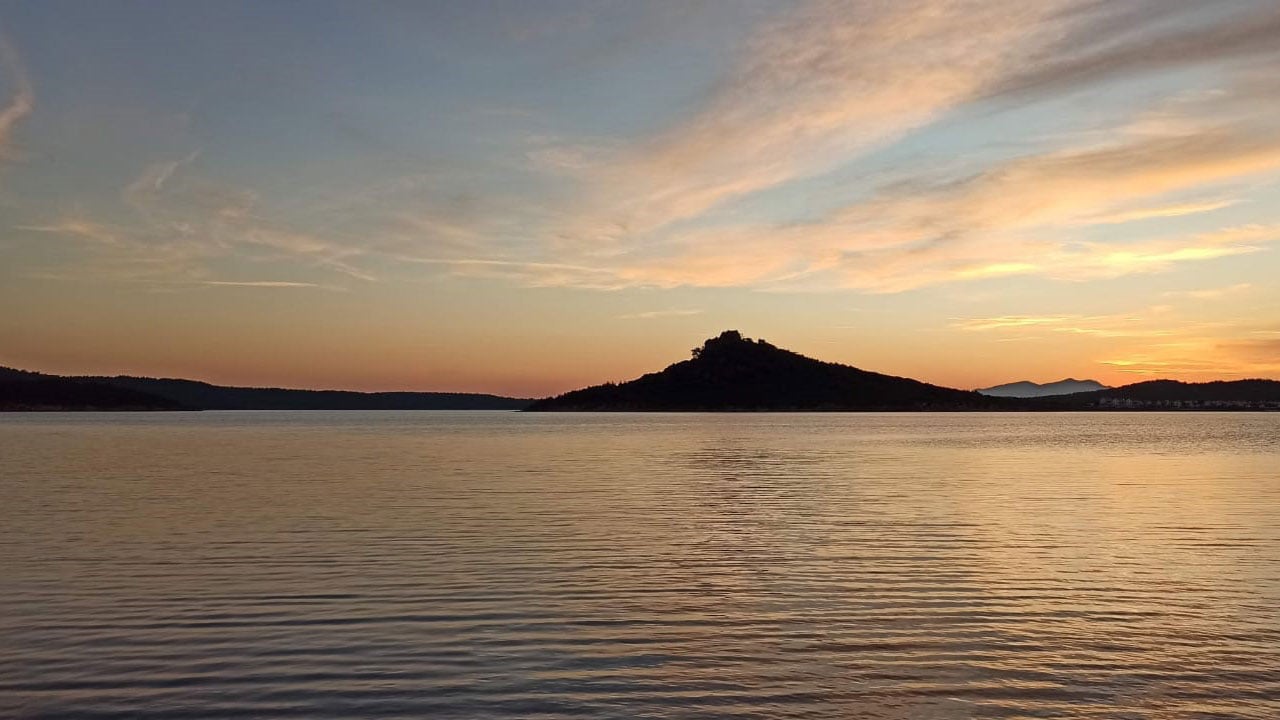 Foto - Nefes kesen manzara! O ilimizde günbatımını izlemek isteyenler sahile akın etti