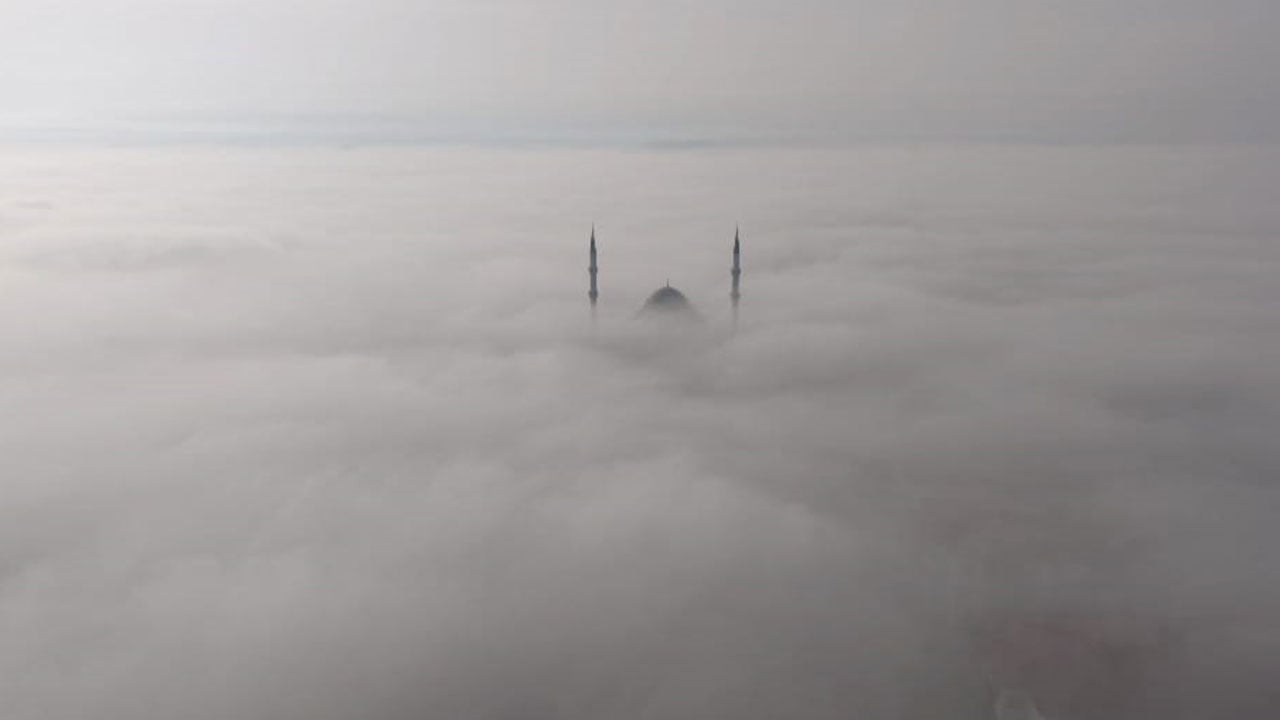 Foto - Nefes kesen manzara! Sis denizi kampüsü yuttu