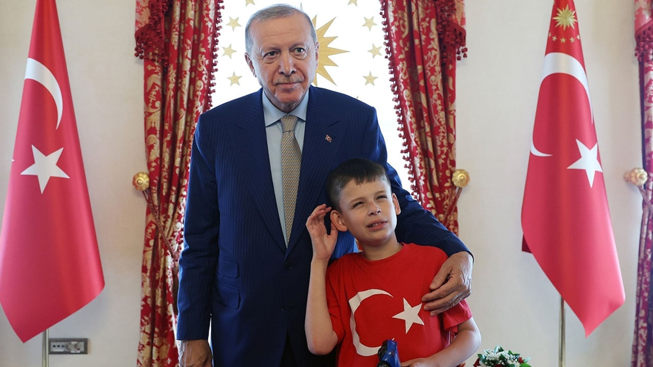 Foto - 'Nefret Etme, Kek Yap' diyerek gönüllere girmişti! Cumhurbaşkanı Erdoğan 12 yaşındaki İngiliz Joshua Harris’i kabul etti
