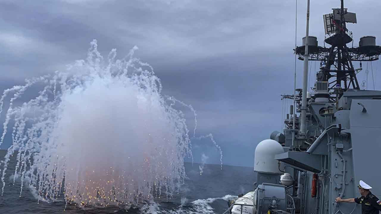 Foto - Neler oluyor: 3 savaş gemisi vuruldu