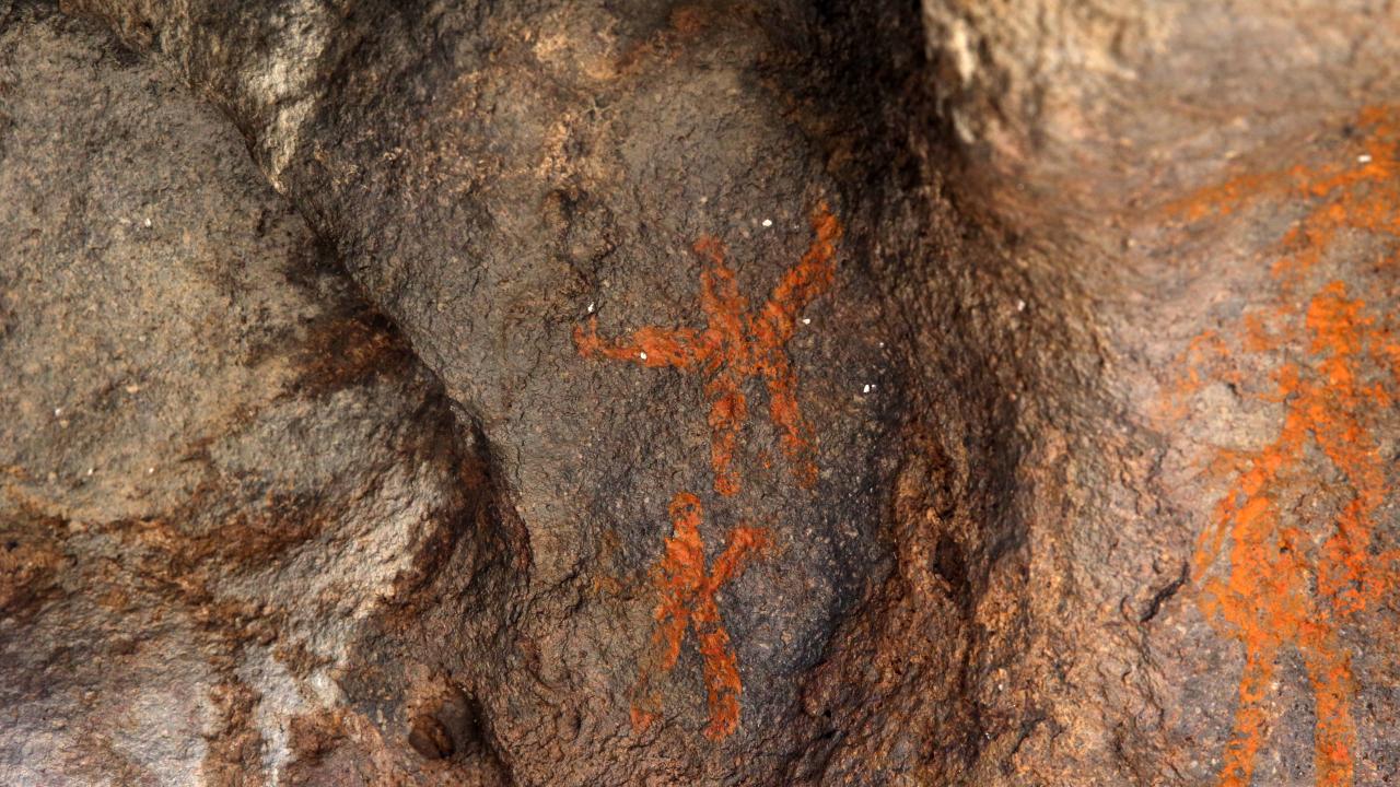 Foto - Neolitik Çağ’a ait insan figürlü kaya resimleri keşfedildi