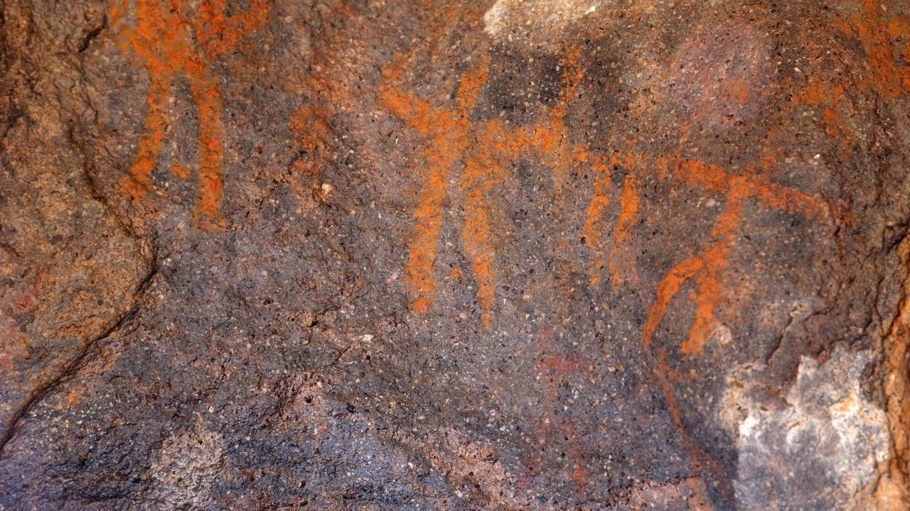 Foto - Neolitik Çağ’a ait insan figürlü kaya resimleri keşfedildi