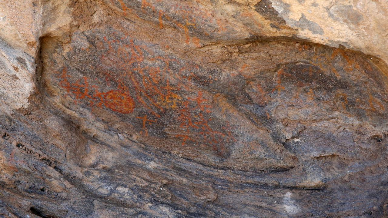Foto - Neolitik Çağ’a ait insan figürlü kaya resimleri keşfedildi