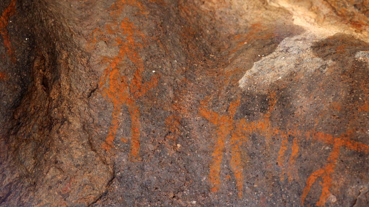 Foto - Neolitik Çağ’a ait insan figürlü kaya resimleri keşfedildi