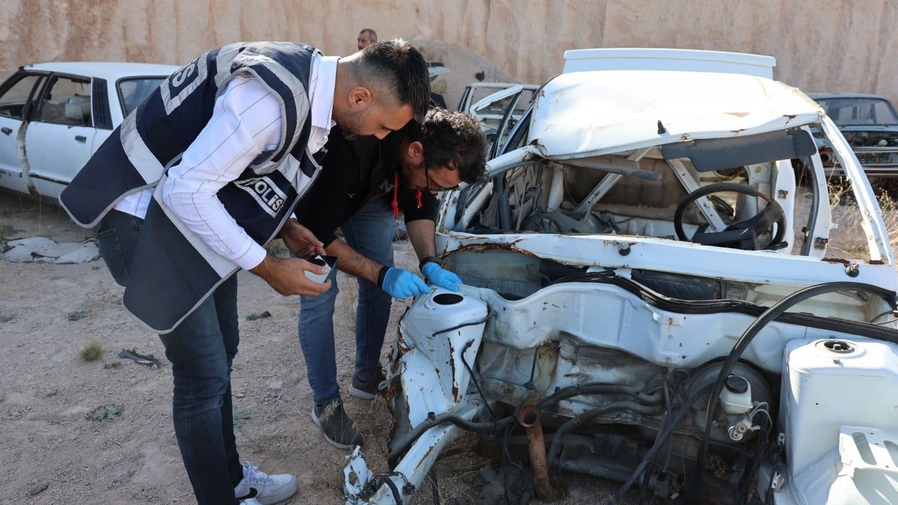Foto - Nerede sakladıkları ortaya çıktı: Ağır hasarlı araçlar üzerinden ‘Change’ oyunu