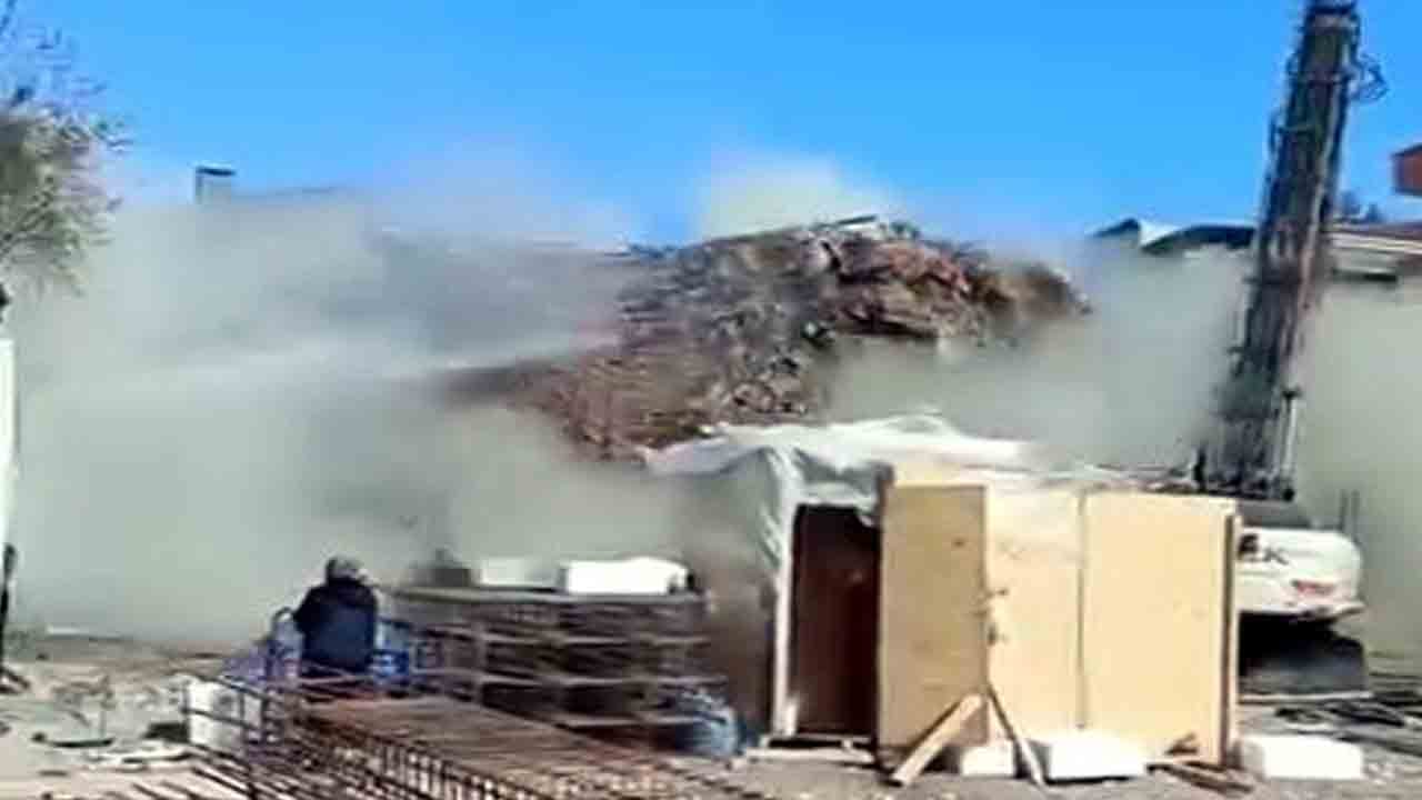 Foto - Neredeyse üfleseler düşecekti: Çürük binaya tek dokunuş