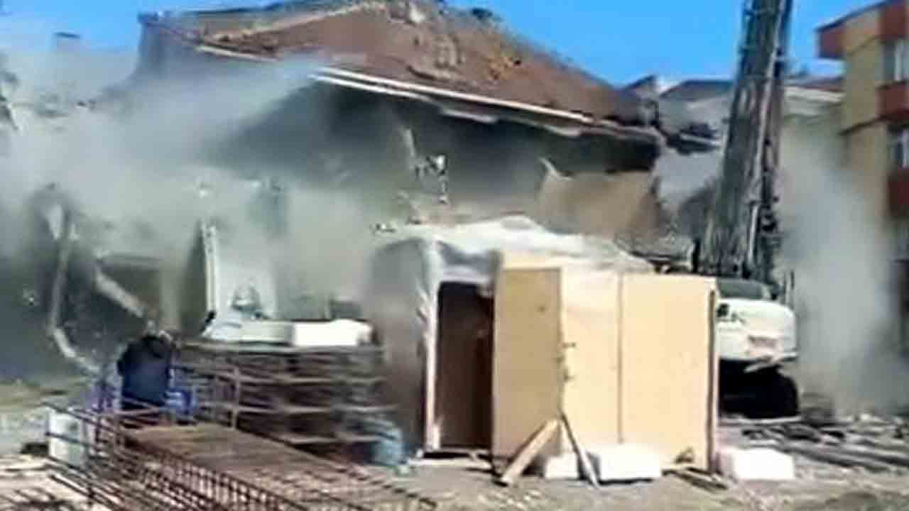 Foto - Neredeyse üfleseler düşecekti: Çürük binaya tek dokunuş