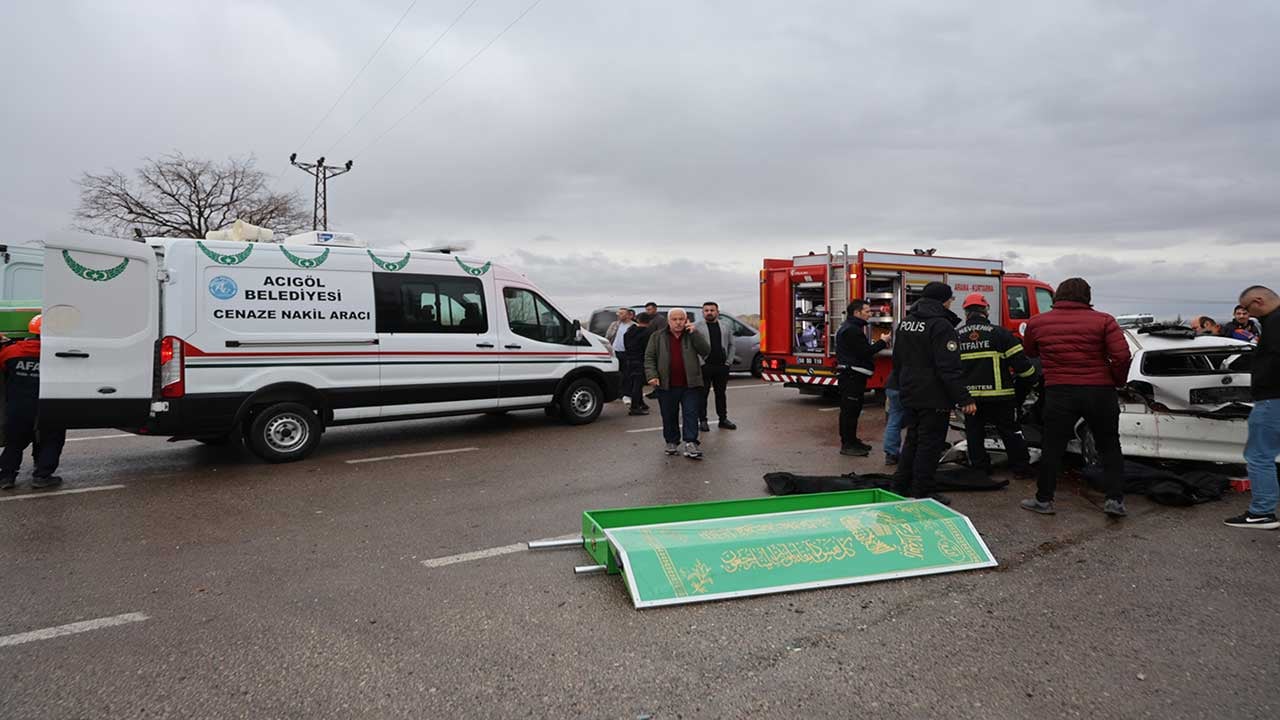 Foto - Nevşehir'de katliam gibi kaza! Kafa kafaya çarpıştılar: Aynı aileden 2 ölü, 7 yaralı!