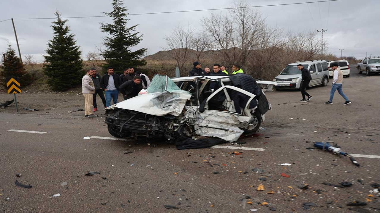 Foto - Nevşehir'de katliam gibi kaza! Kafa kafaya çarpıştılar: Aynı aileden 2 ölü, 7 yaralı!