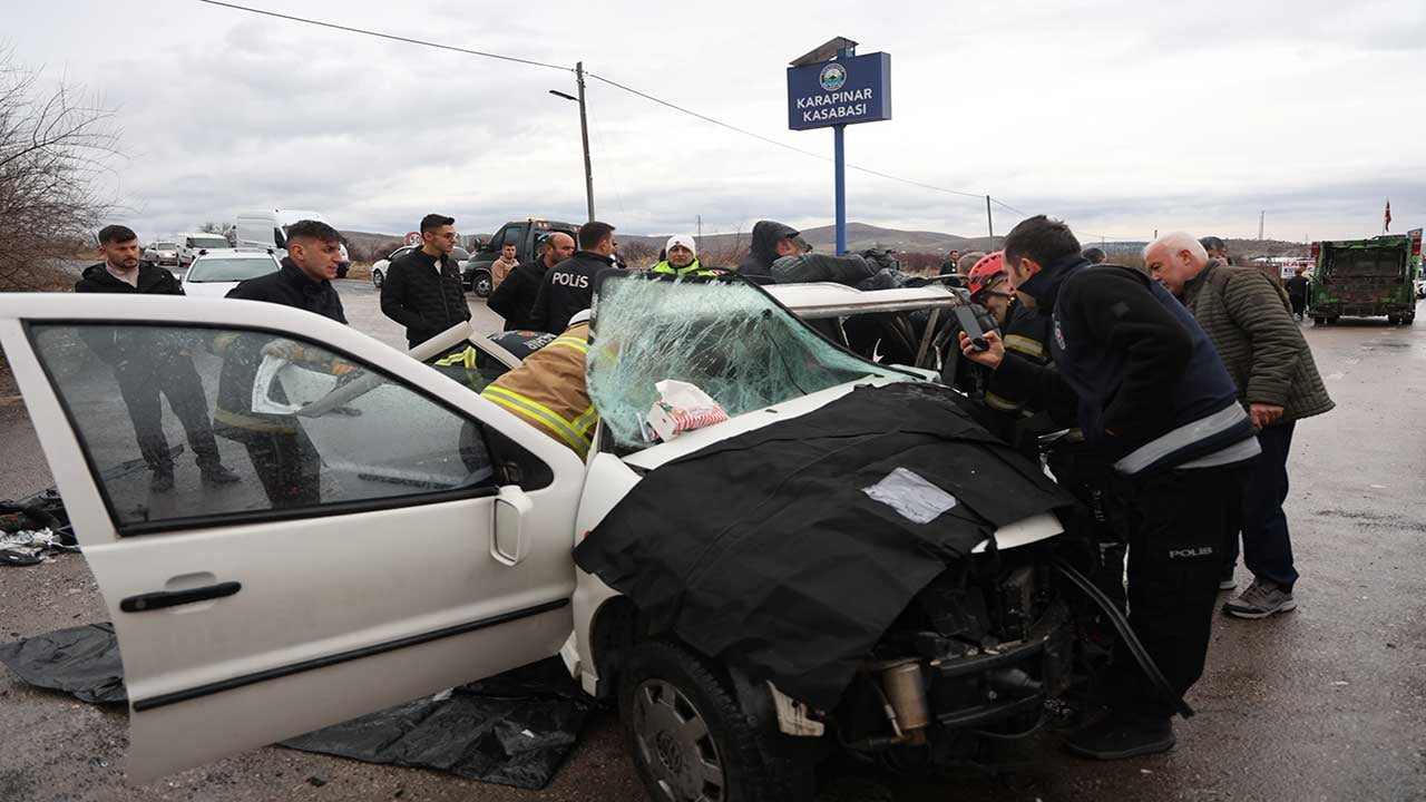 Foto - Nevşehir'de katliam gibi kaza! Kafa kafaya çarpıştılar: Aynı aileden 2 ölü, 7 yaralı!