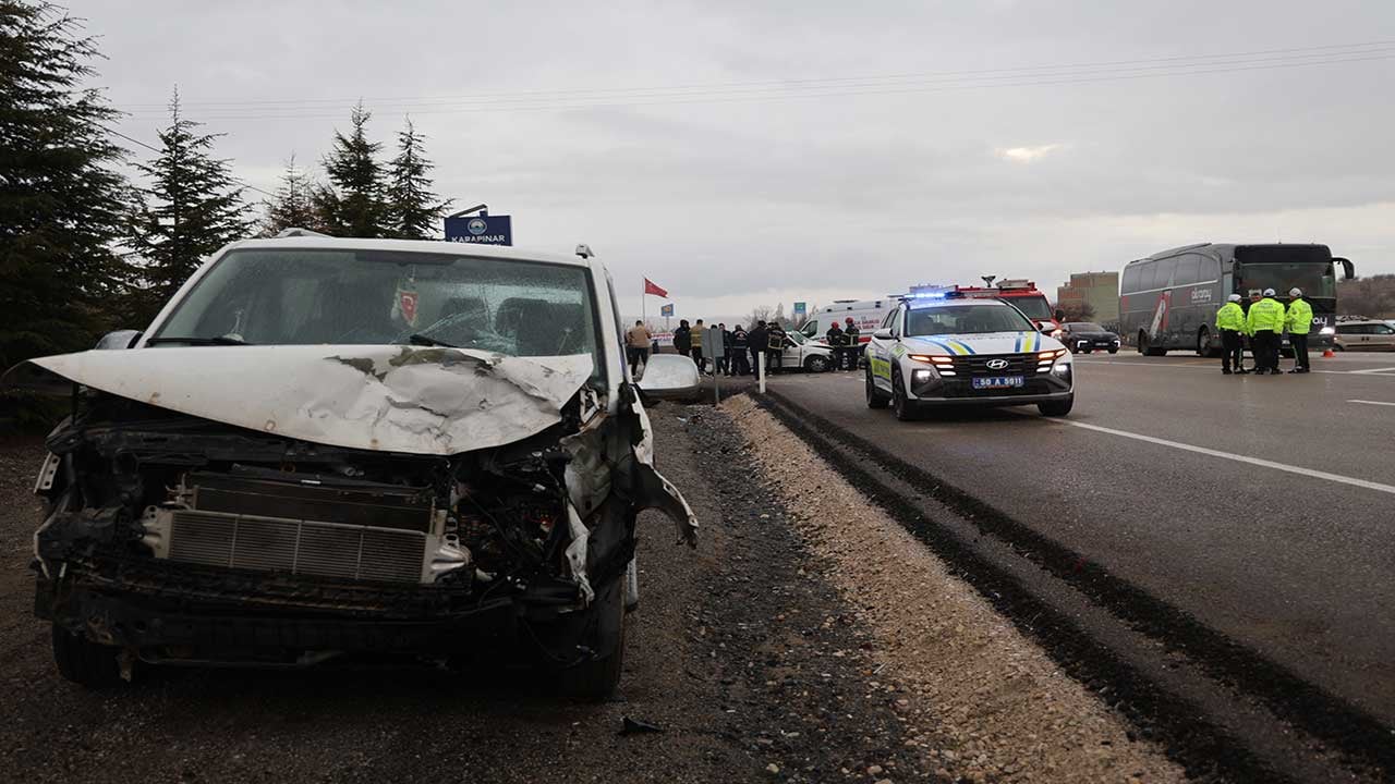 Foto - Nevşehir'de katliam gibi kaza! Kafa kafaya çarpıştılar: Aynı aileden 2 ölü, 7 yaralı!