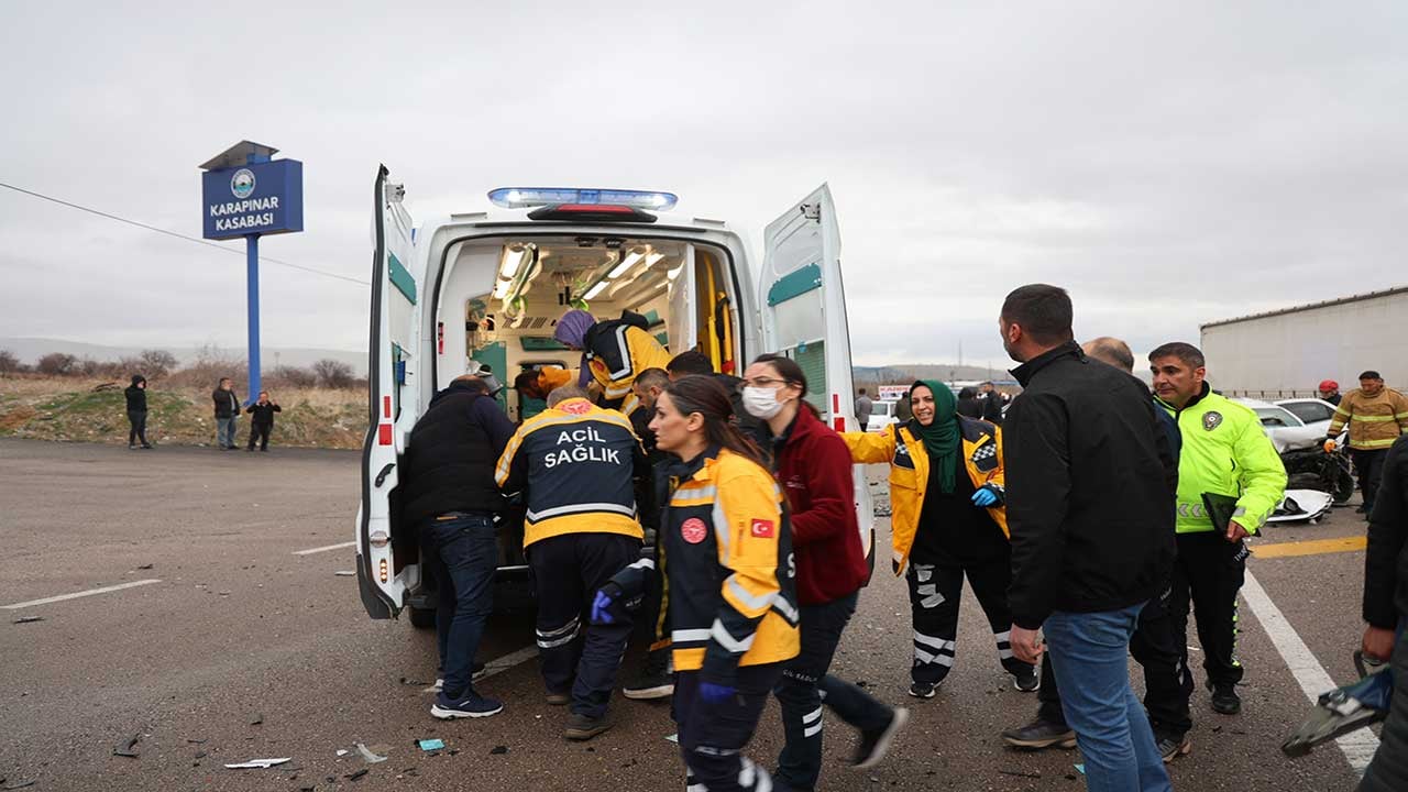 Foto - Nevşehir'de katliam gibi kaza! Kafa kafaya çarpıştılar: Aynı aileden 2 ölü, 7 yaralı!