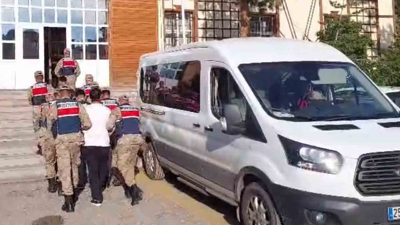Foto - Neye uğradıklarını şaşırdılar: Satılık hayvan peşinde koşanlara ibretlik ders