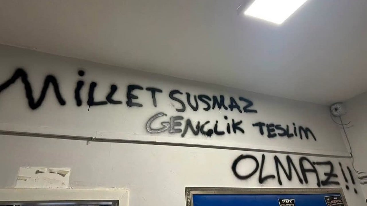 Foto - Niğde CHP binası savaş alanına döndü! Görevden almalar sonrası partide deprem