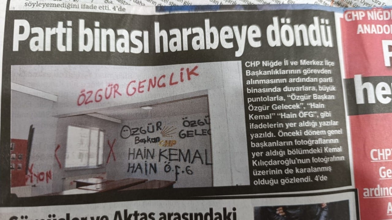 Foto - Niğde CHP binası savaş alanına döndü! Görevden almalar sonrası partide deprem