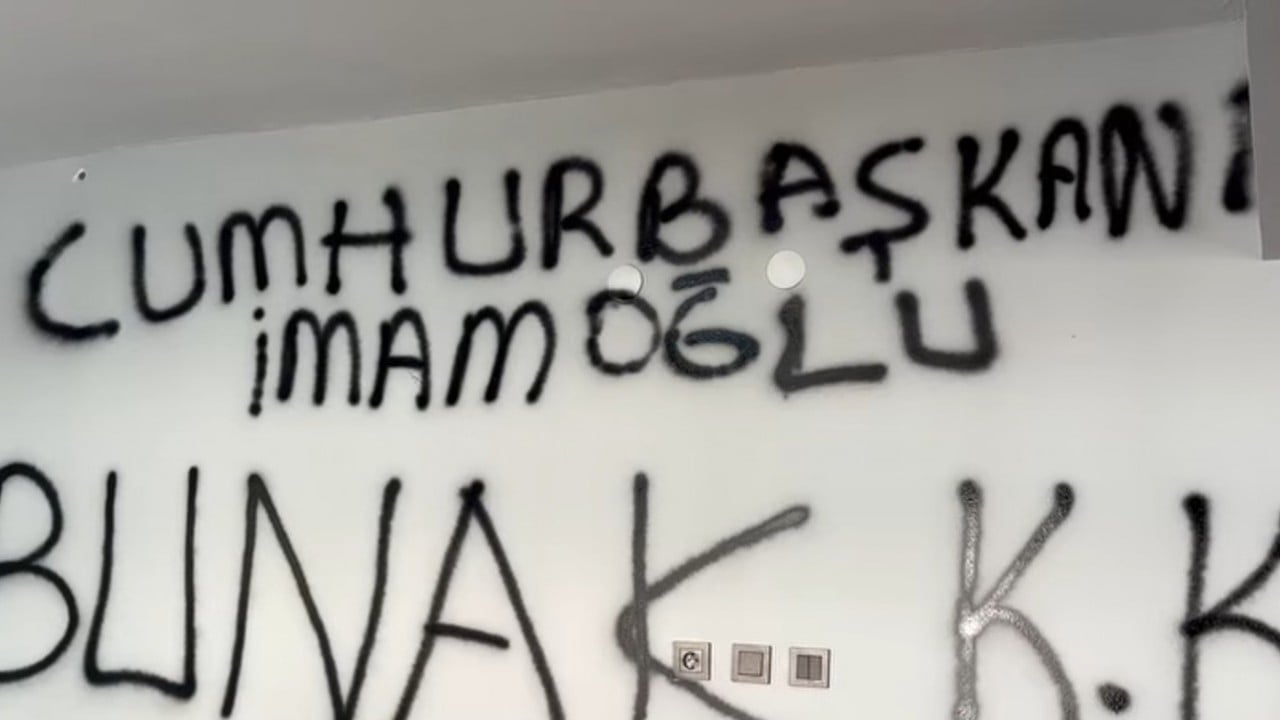 Foto - Niğde CHP binası savaş alanına döndü! Görevden almalar sonrası partide deprem