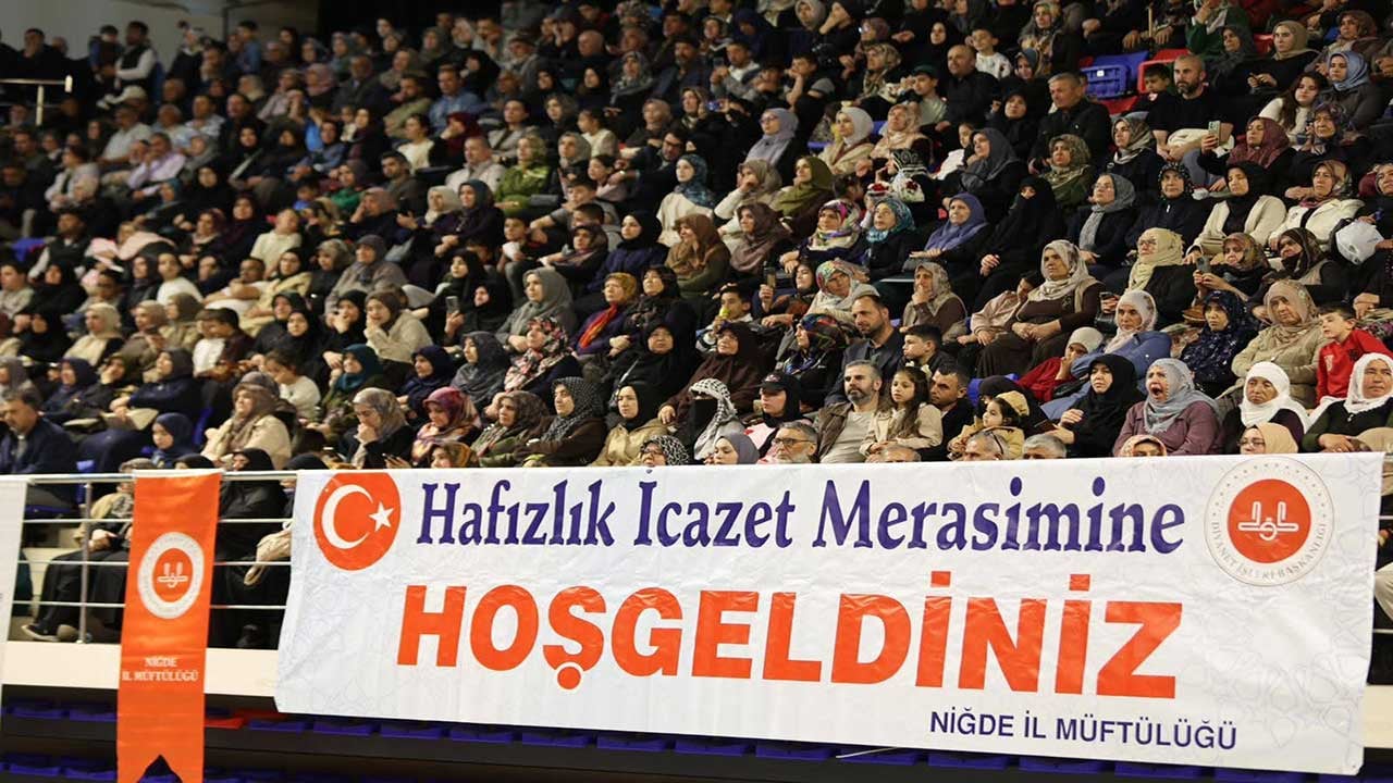 Niğde'de 111 hafız icazetini aldı! Gönülleri nurlandıran merasimde Kur'an ziyafeti yaşandı