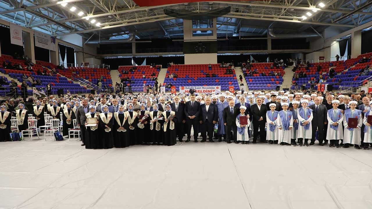 Foto - Niğde'de 111 hafız icazetini aldı! Gönülleri nurlandıran merasimde Kur'an ziyafeti yaşandı