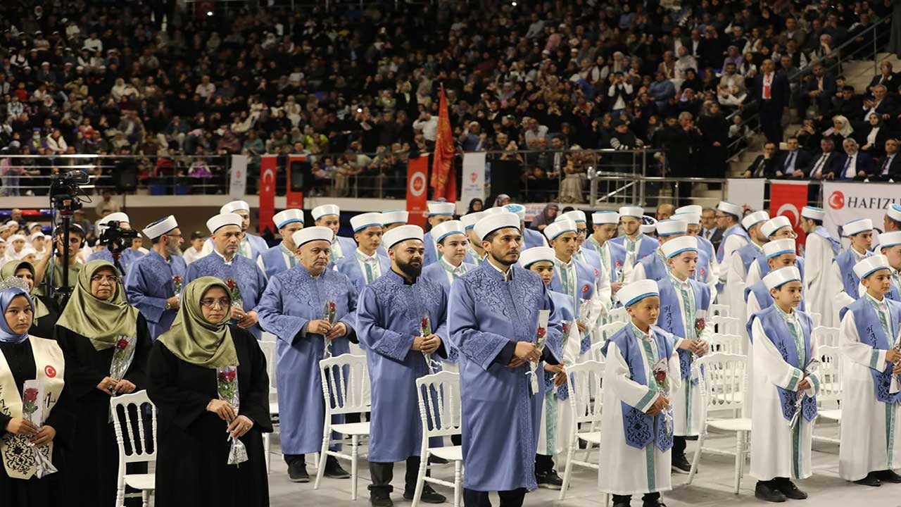 Foto - Niğde'de 111 hafız icazetini aldı! Gönülleri nurlandıran merasimde Kur'an ziyafeti yaşandı
