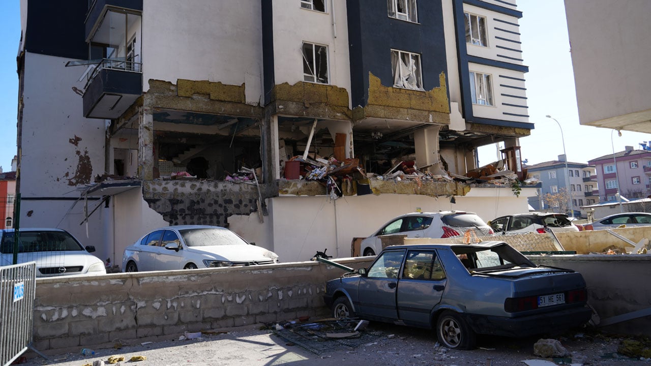 Foto - Niğde'deki patlamanın boyutu gün ağarınca ortaya çıktı: İran füzesi sandık
